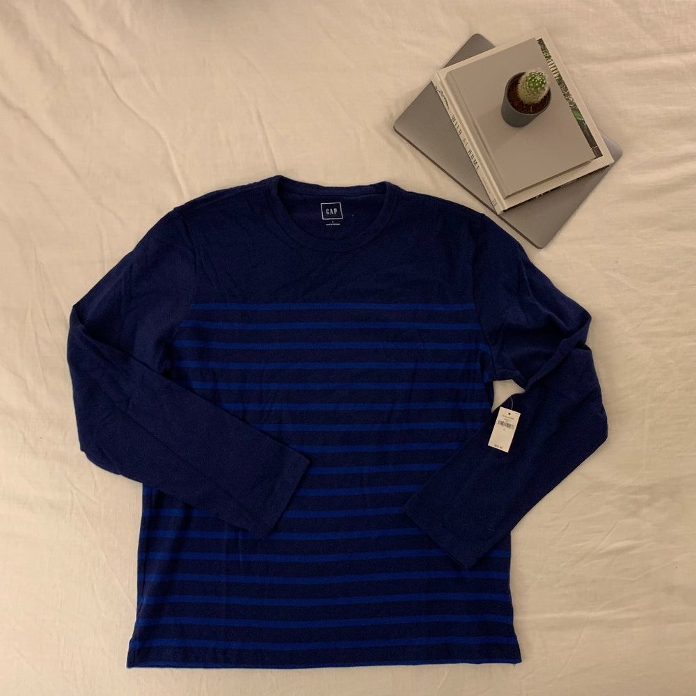 L NEW Gap Long sleeve navy and royal blue crew neck.